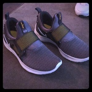 NIKE Renew Rival Freedom size 5.5